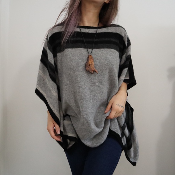 100% Cashmere Poncho Sweater - Picture 1 of 5